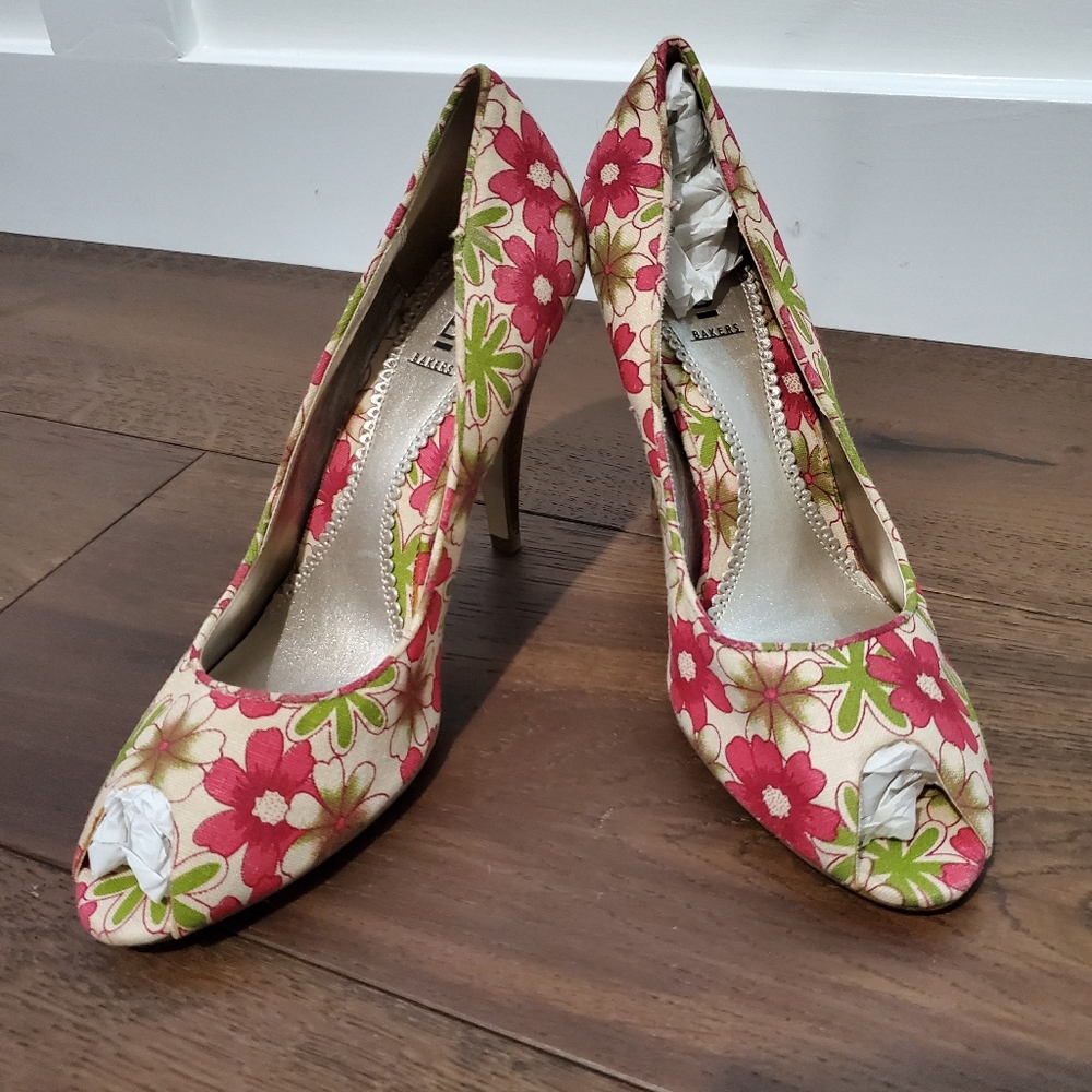(Bundle 3 for $20) Floral Peep Toe